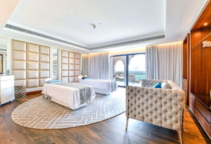 هتل Royal Saray Resort