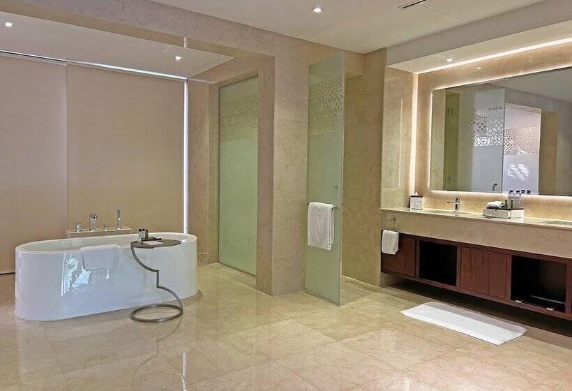 هتل Royal Saray Resort