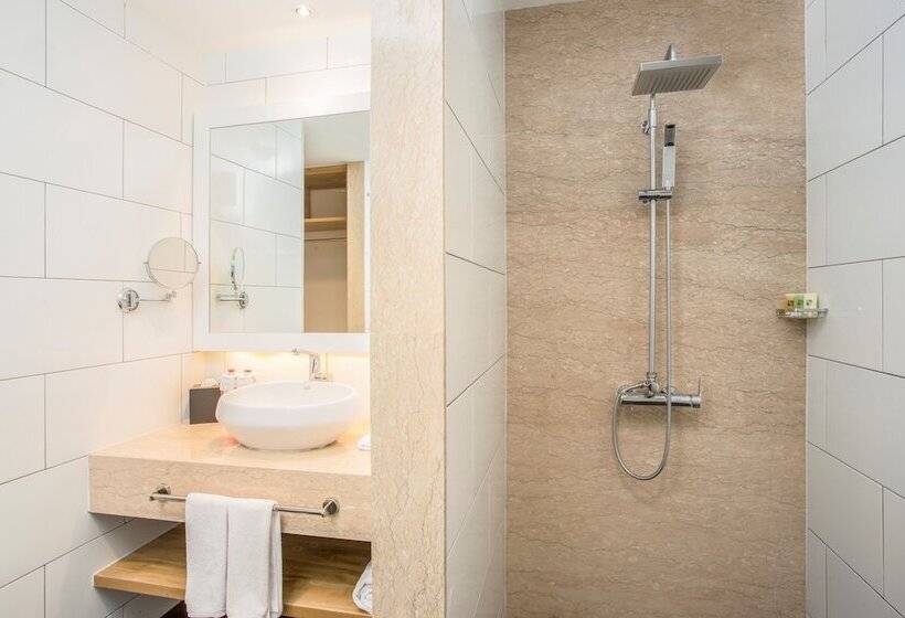 בית מלון כפרי Swissbelinn Singkawang