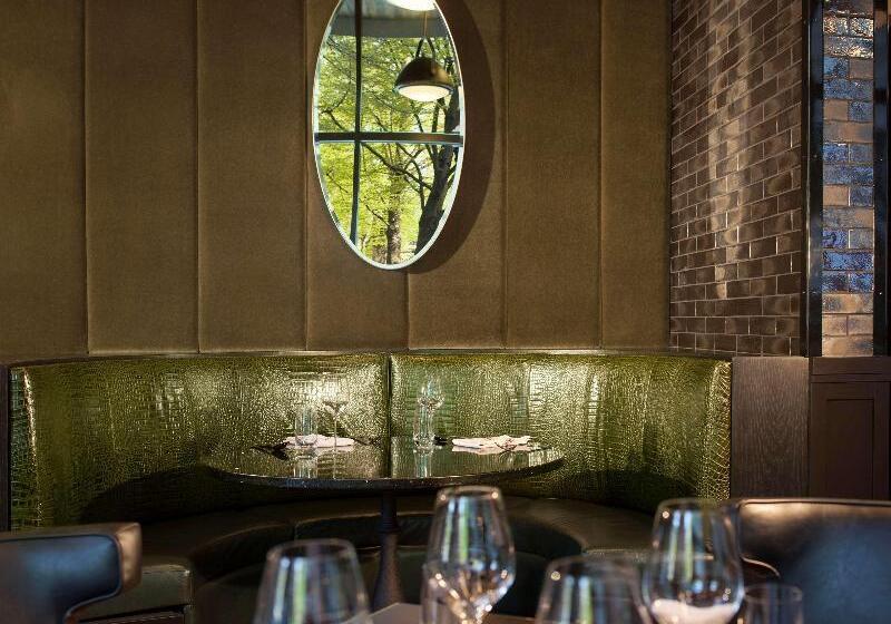 هتل The Porter Portland, Curio Collection By Hilton