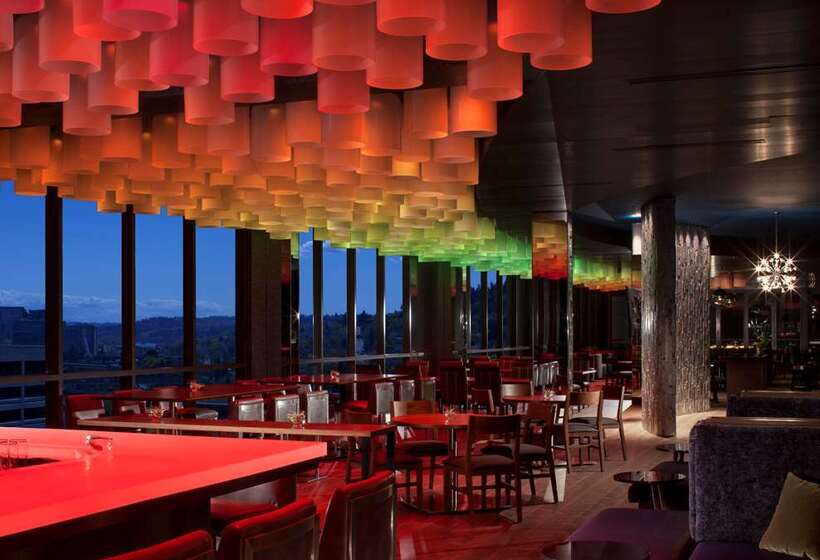 هتل The Porter Portland, Curio Collection By Hilton