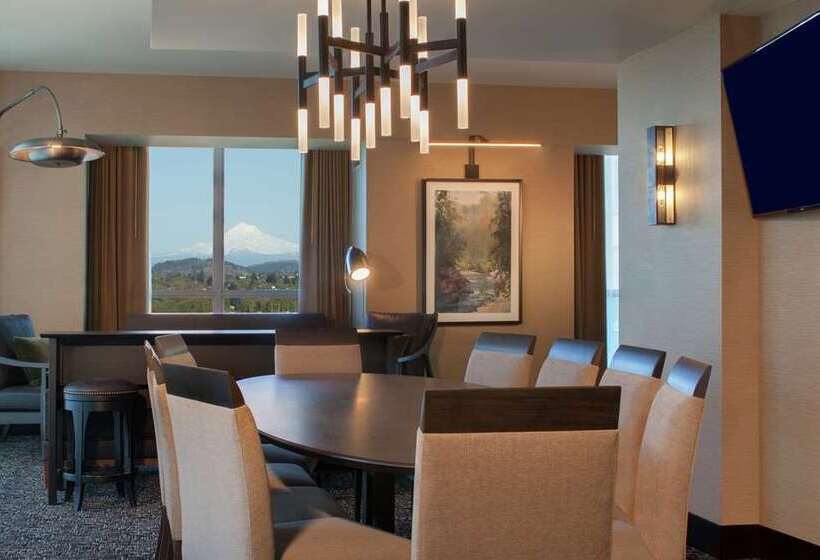 هتل The Porter Portland, Curio Collection By Hilton