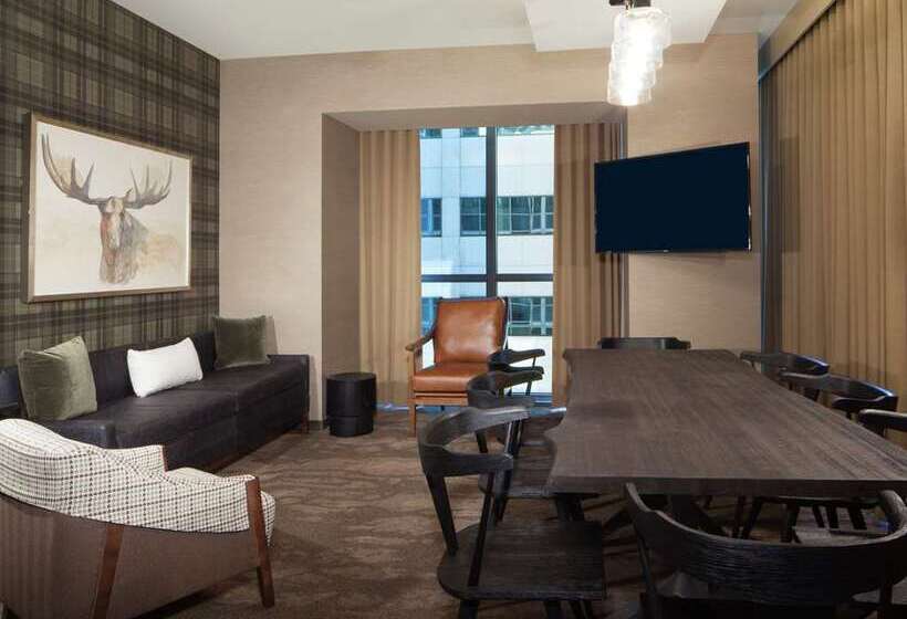 هتل The Porter Portland, Curio Collection By Hilton