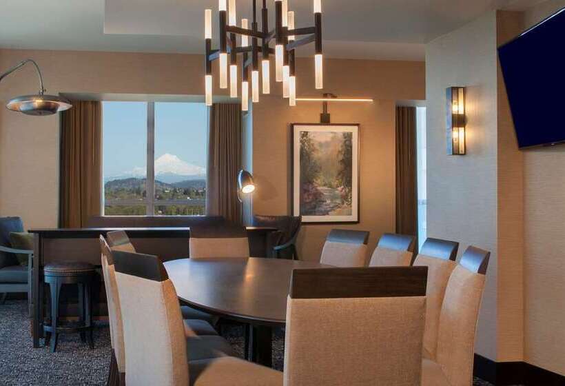 هتل The Porter Portland, Curio Collection By Hilton