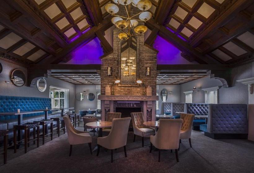 Treacys Oakwood Hotel, Shannon