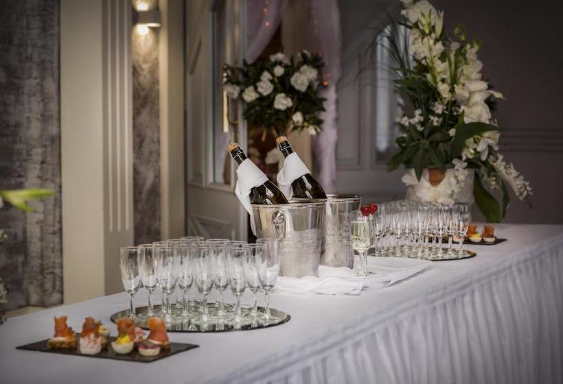 Treacys Oakwood Hotel, Shannon