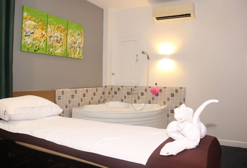 A25 Hotel   142 Bùi Thị Xuân