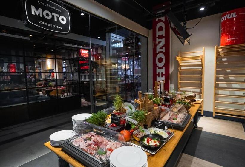 V8 Hotel Köln At Motorworld