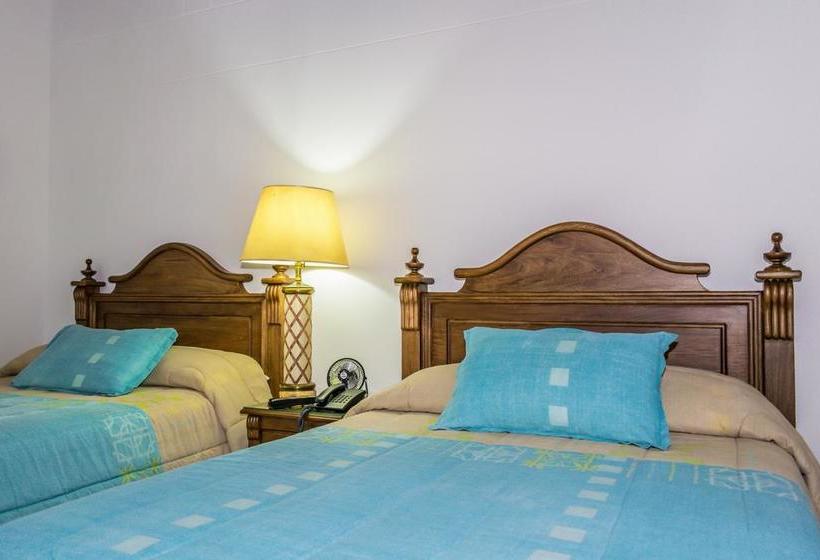 호텔 Y Centro De Convenciones La Extremadura