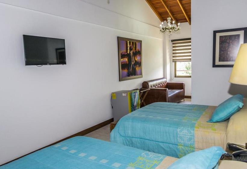 Отель Y Centro De Convenciones La Extremadura