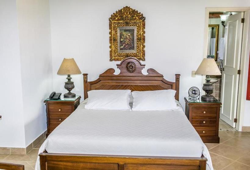 Отель Y Centro De Convenciones La Extremadura