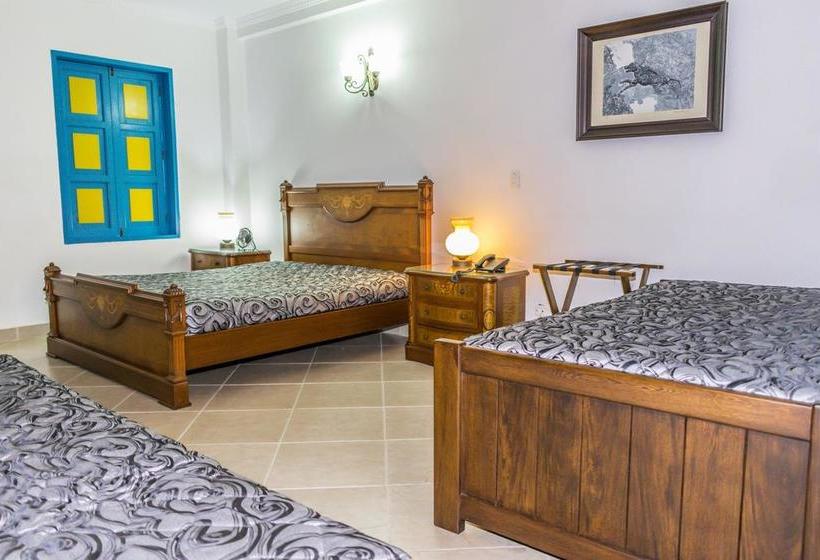 Отель Y Centro De Convenciones La Extremadura