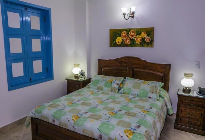 Отель Y Centro De Convenciones La Extremadura