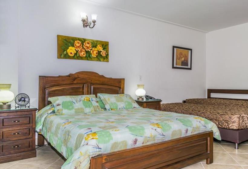 호텔 Y Centro De Convenciones La Extremadura