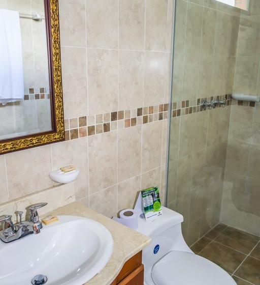 Отель Y Centro De Convenciones La Extremadura