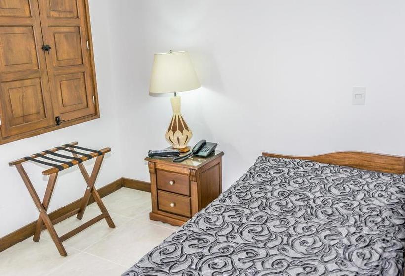 Отель Y Centro De Convenciones La Extremadura