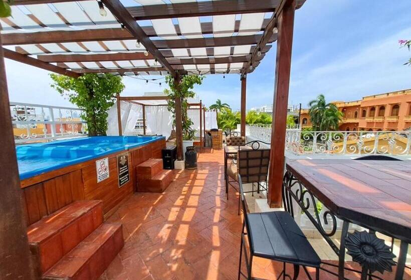 Life Is Good Cartagena Hostel