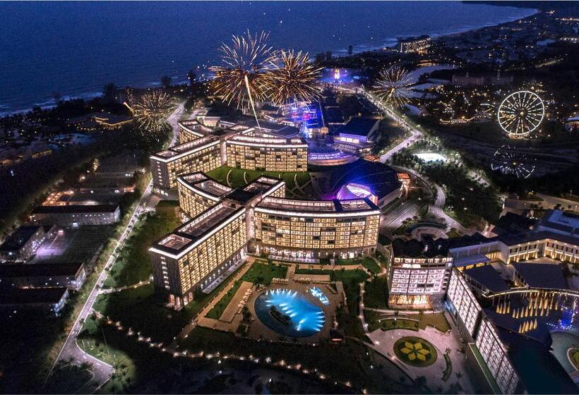 Курорт Wyndham Grand Phu Quoc