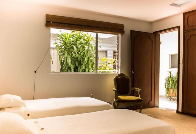 Общежитие Casa Lassio Hostal