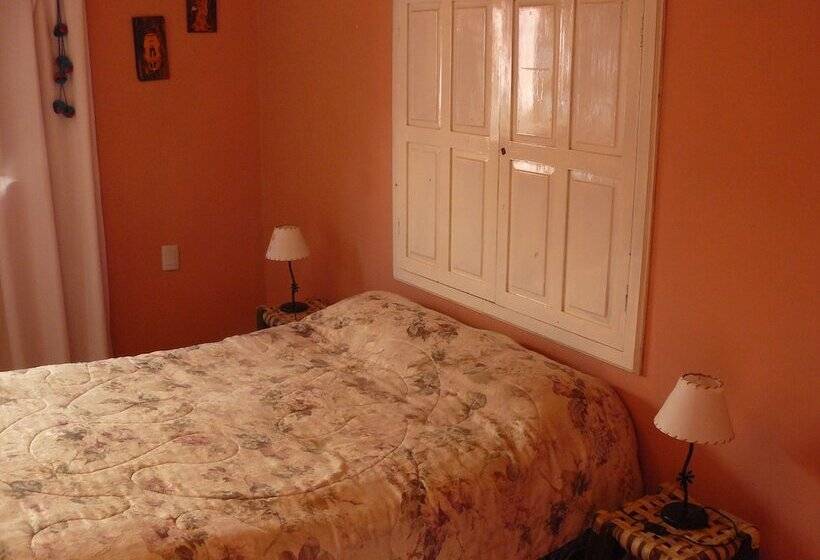 הוסטל Hostal La Antigua