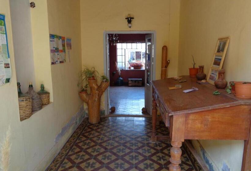 הוסטל Hostal La Antigua