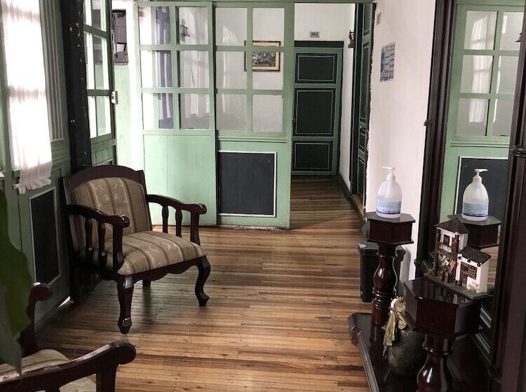 旅馆 Hostal Latina