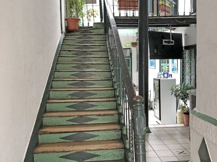 旅馆 Hostal Latina