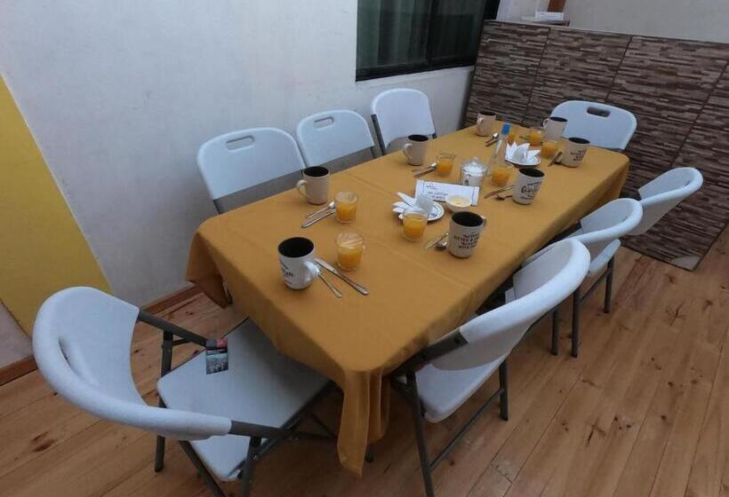 فندق صغير Hostal Michel