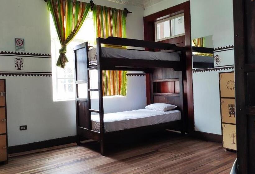 ユースホステル Hostal Yakumama