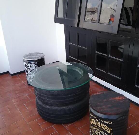 ユースホステル Mess Inn Semarang