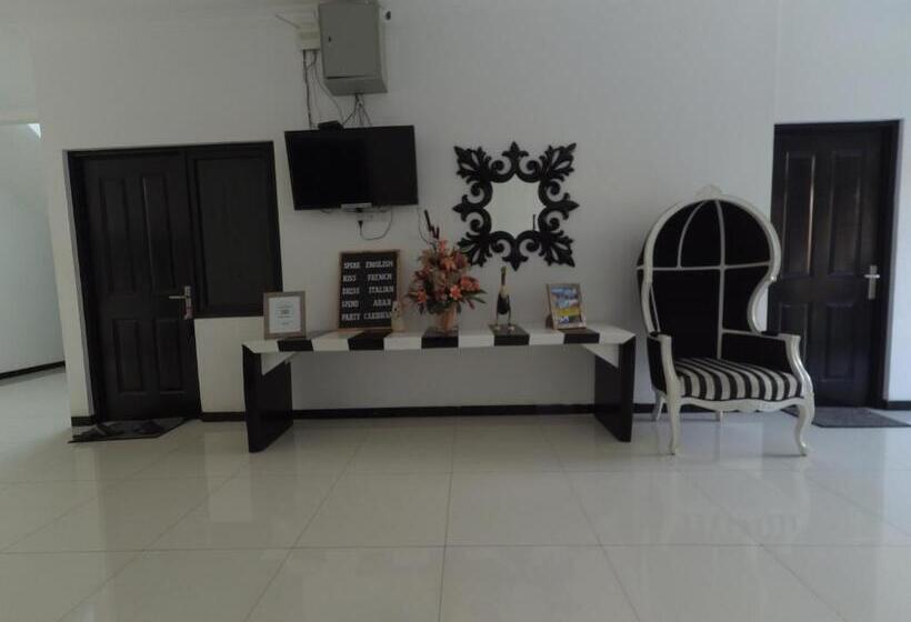 ユースホステル Mess Inn Semarang