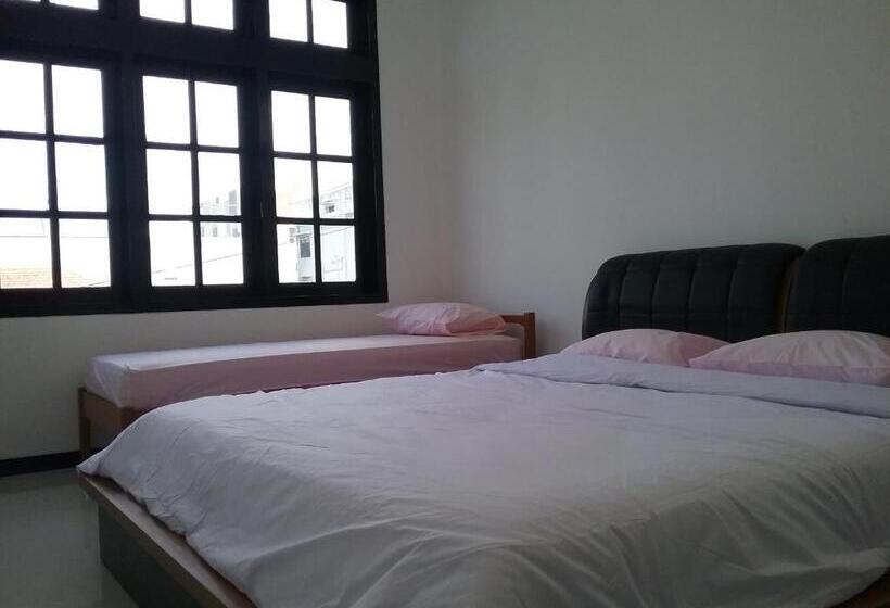 ユースホステル Mess Inn Semarang