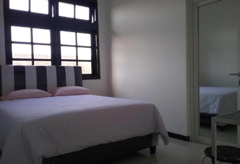 ユースホステル Mess Inn Semarang