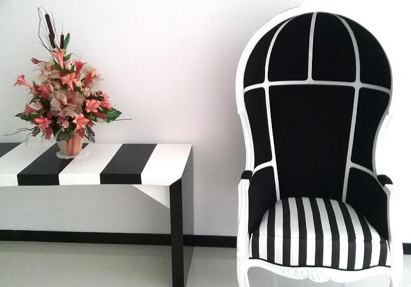 ユースホステル Mess Inn Semarang