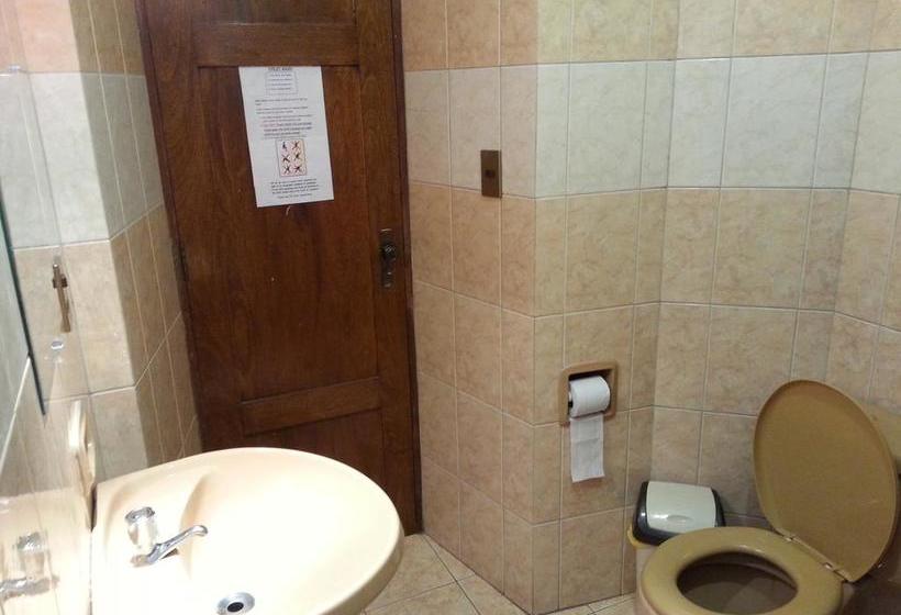 Villa Oropeza Hostel