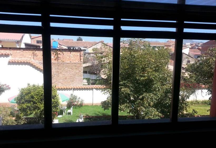 Villa Oropeza Hostel