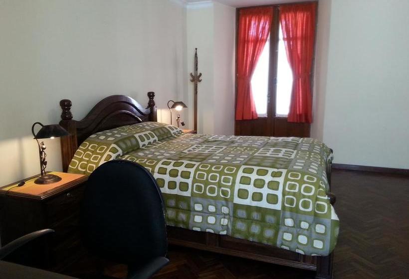 Villa Oropeza Hostel