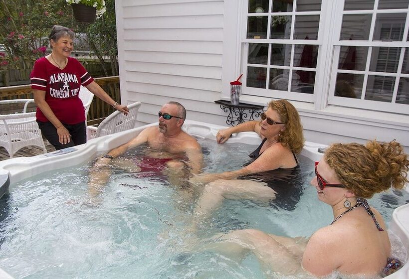 Bama Bed & Breakfast Campus