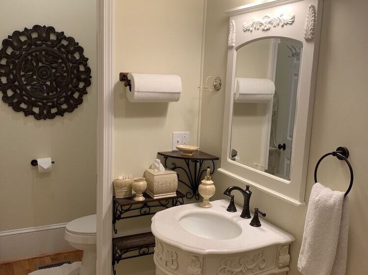 Bama Bed & Breakfast Campus