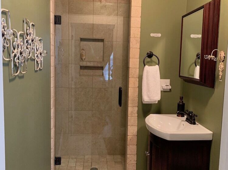 Bama Bed & Breakfast Campus