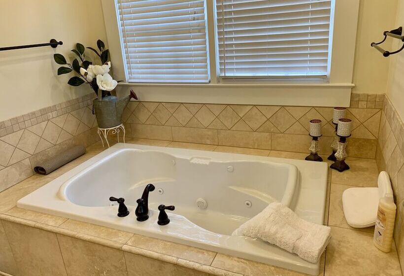 Bama Bed & Breakfast Campus