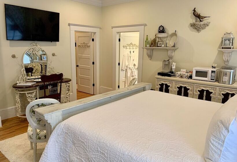 Bama Bed & Breakfast Campus