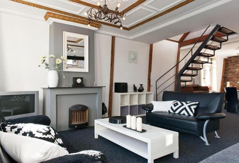 مبيت وإفطار Canal Holiday Apartment