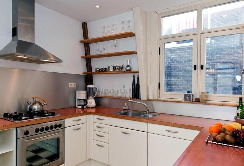 مبيت وإفطار Canal Holiday Apartment