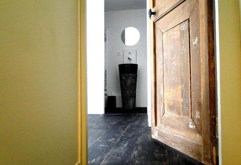 تختخواب و صبحانه La Maison Des Arts