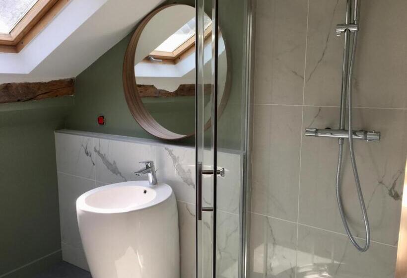 تختخواب و صبحانه La Maison Des Arts