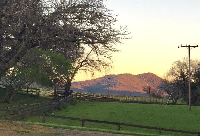 Bed and Breakfast Rustridge Ranch & Winery