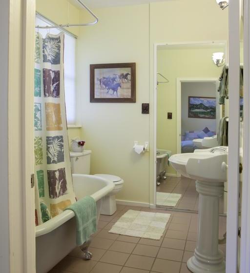 Bed and Breakfast Rustridge Ranch & Winery