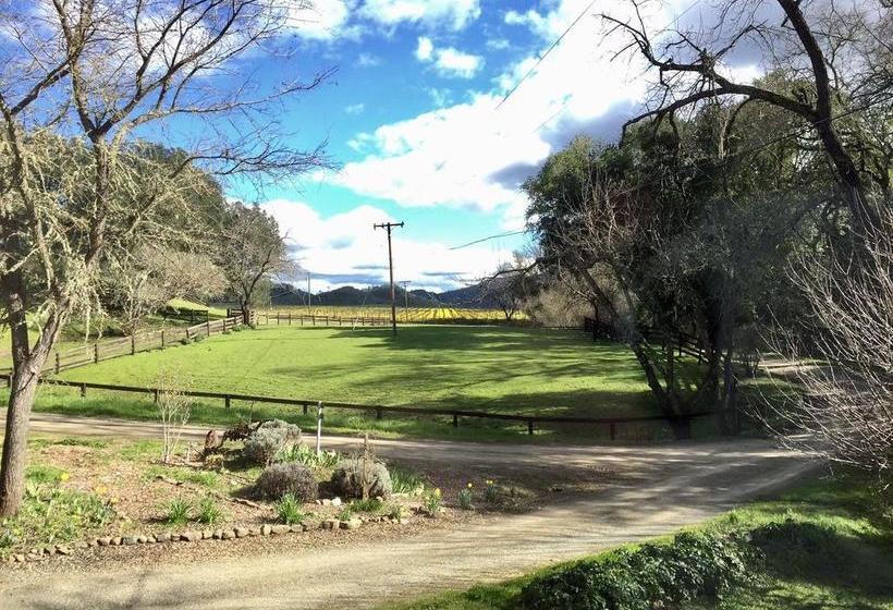 Bed and Breakfast Rustridge Ranch & Winery