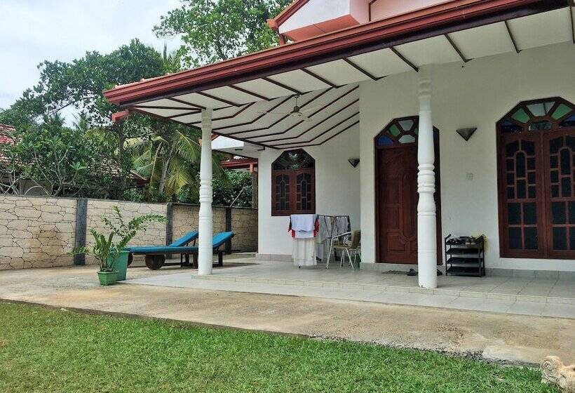 Bed and Breakfast Swiss Villa Beruwala